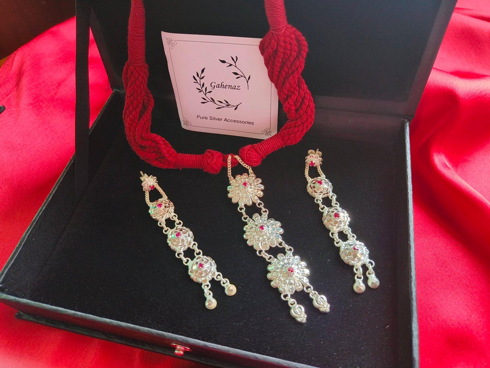 Alsobia Pendant with Earring Set view 3