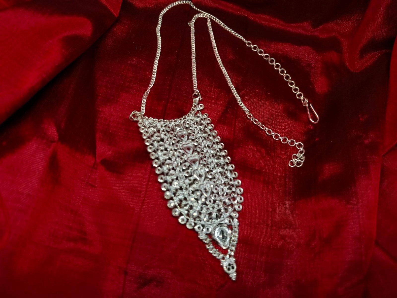 Drop Necklace Queen view 2