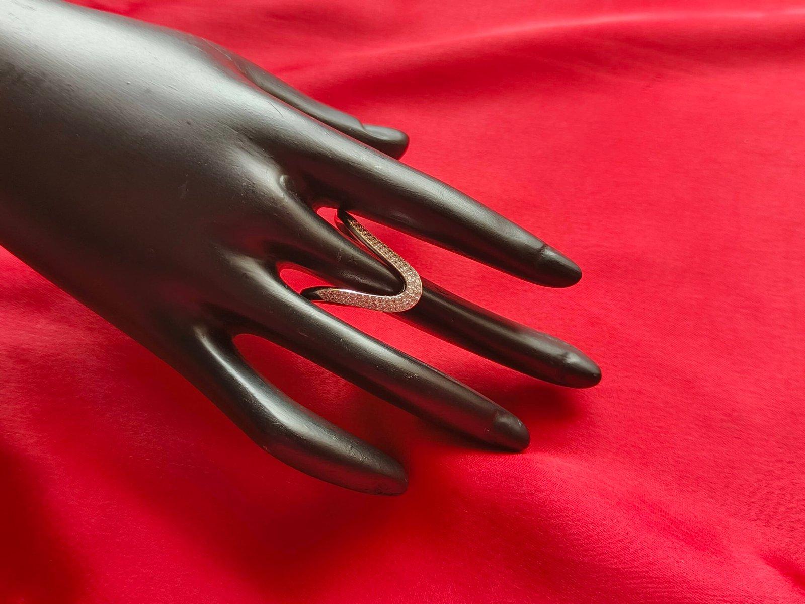 Ellie V Shape Finger Ring view 2