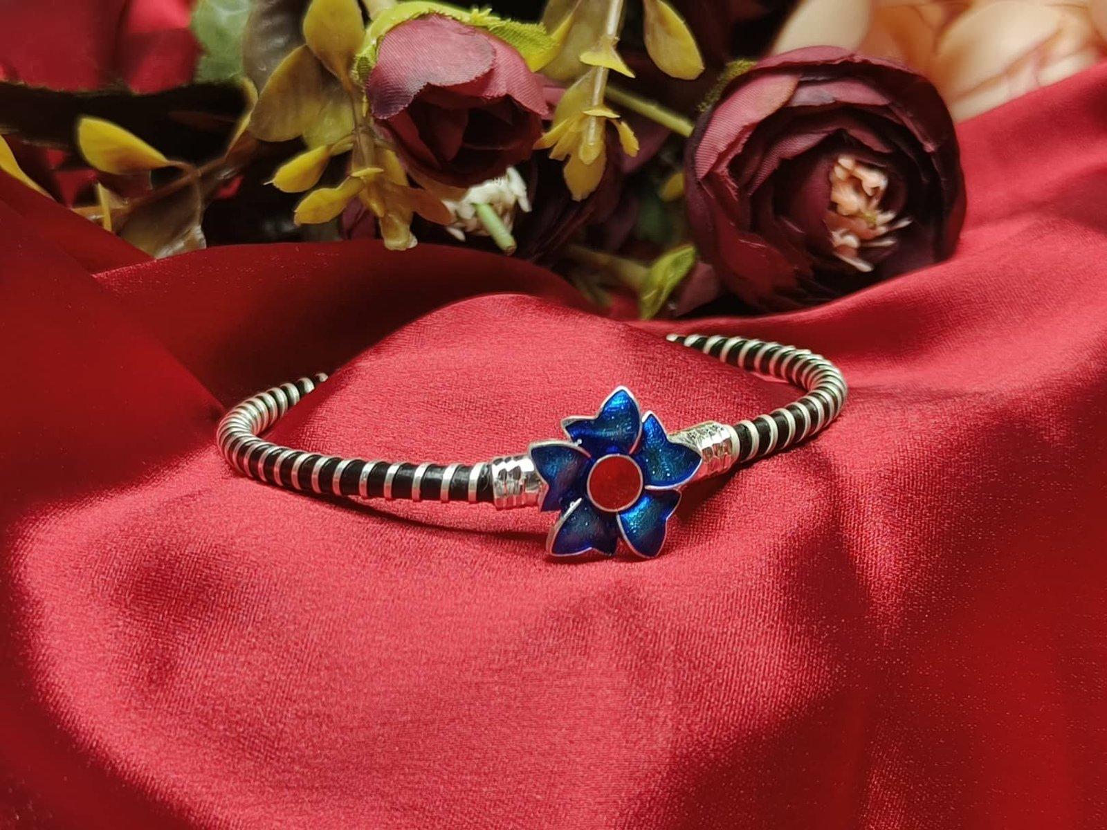 Gahenaz Silver Blue Daisy Loha / Noa/ Iron Bangle 2.8 view 2