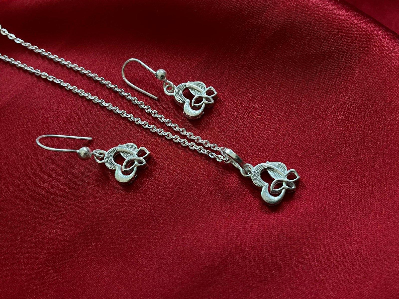 Gahenaz Silver Butterfly Pendant with Earring Set view 3