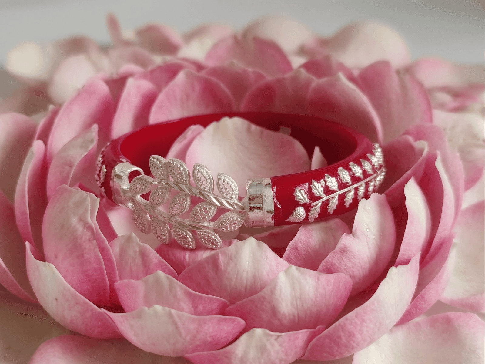 Gahenaz Silver Leaf Pola Size 2.4 view 2