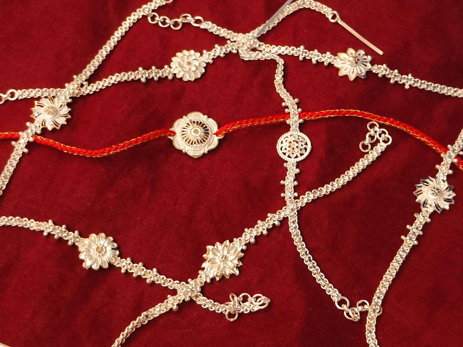 Gahenaz Silver Rakhi Lilac view 3