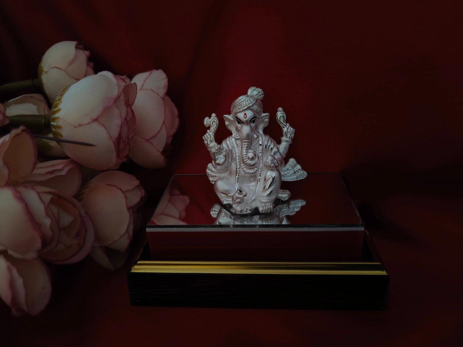 Ganesh / Ganapati / Siddhivinayak with Pagri view 4