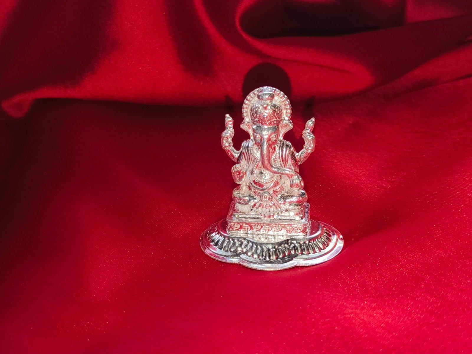 Ganesha / Sidhi Vianyak view 1