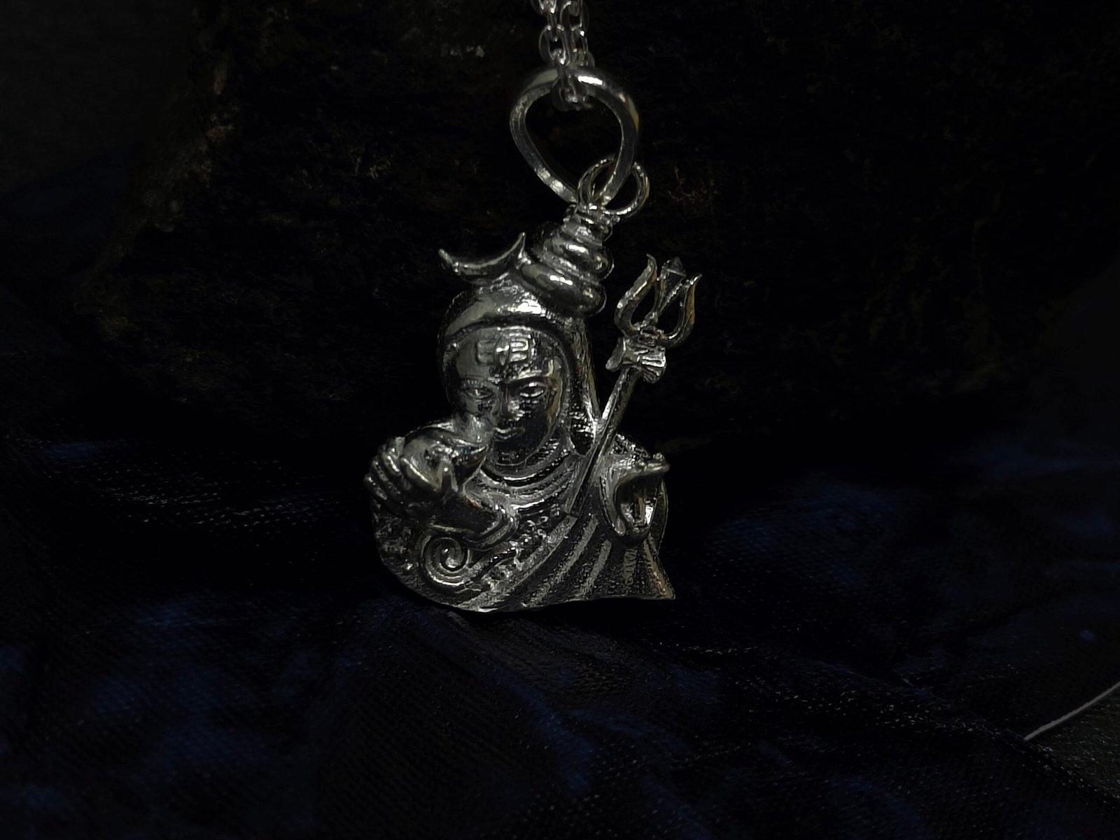 Idol Pendant Shiva/Mahadev with chain view 3