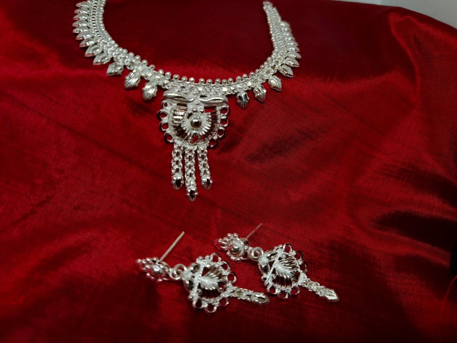 Padmini Necklace set view 2