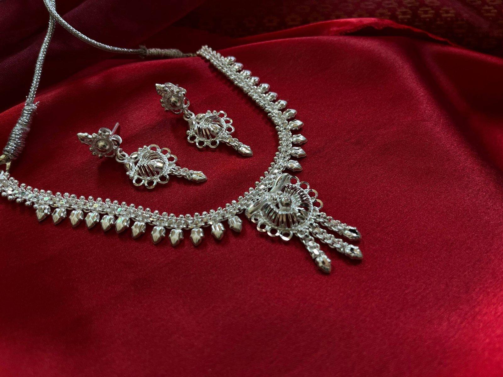 Padmini Necklace set view 4