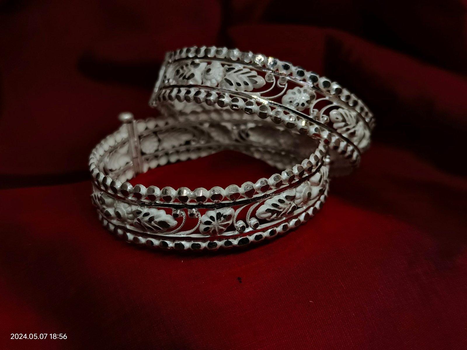 Pata Bahari Chur / Traditional Bangles for Women and Girls 2.8 view 1