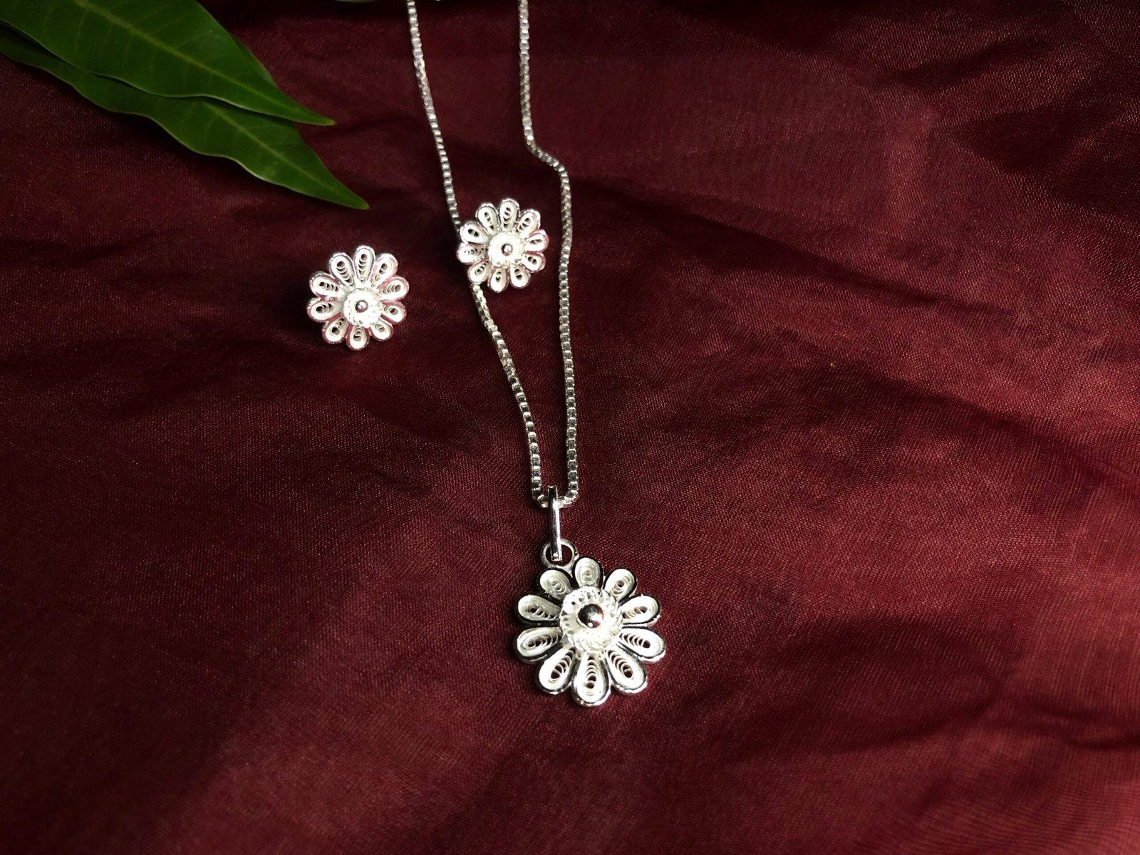 Saagnika Filigree Pendant Earring set view 1