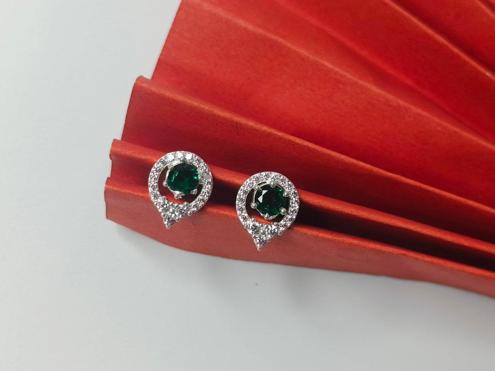 Stone Stud / Ear Top Maple view 3