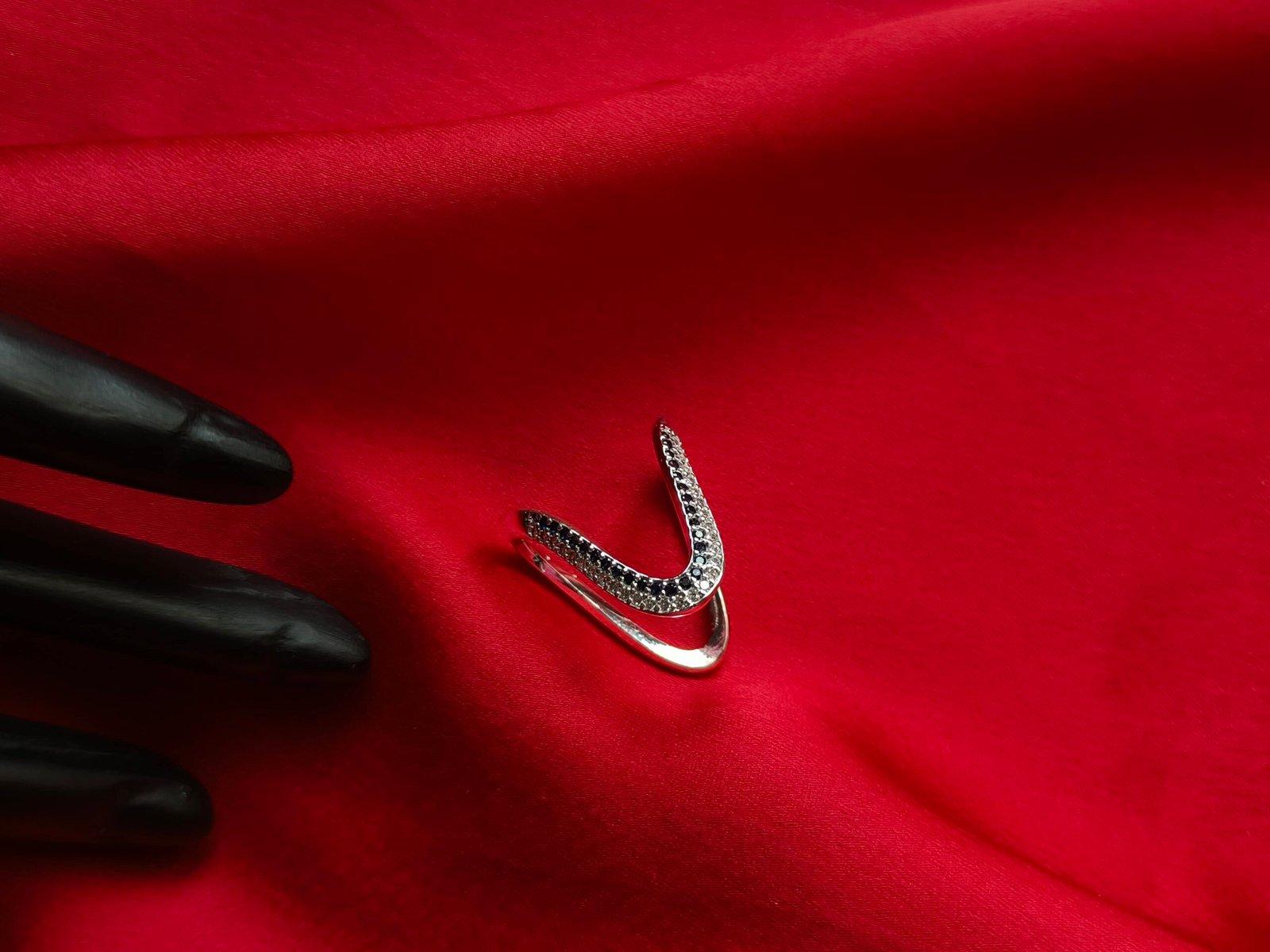 V Shape Lucy Finger Ring