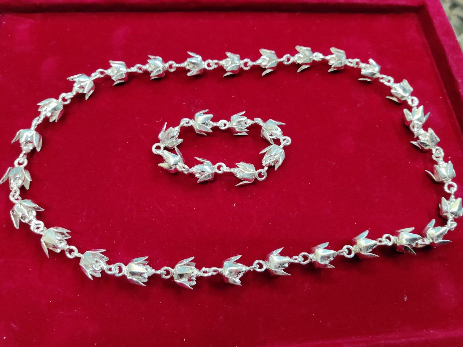 Adjustable Akondo flower garland view 4