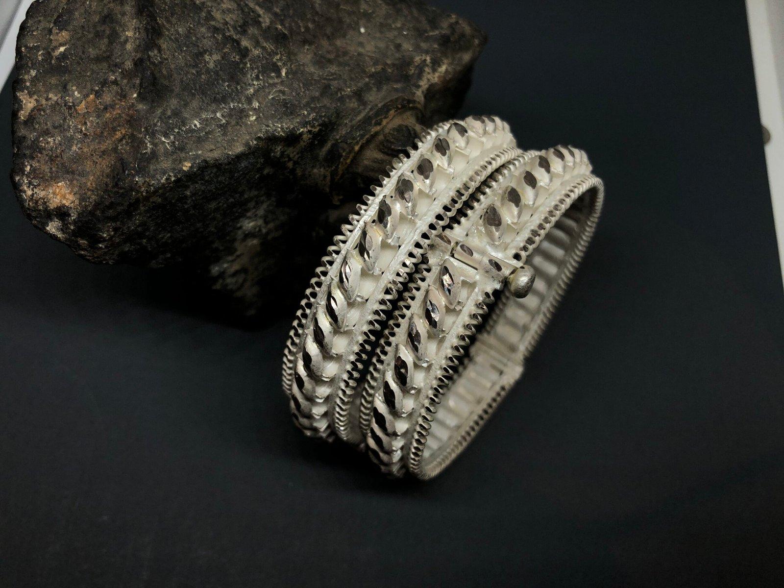 Anuradha Konkon / Ladies Bangle