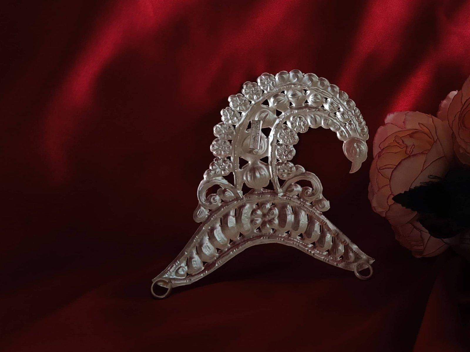 Banke Bihari Mukut view 3