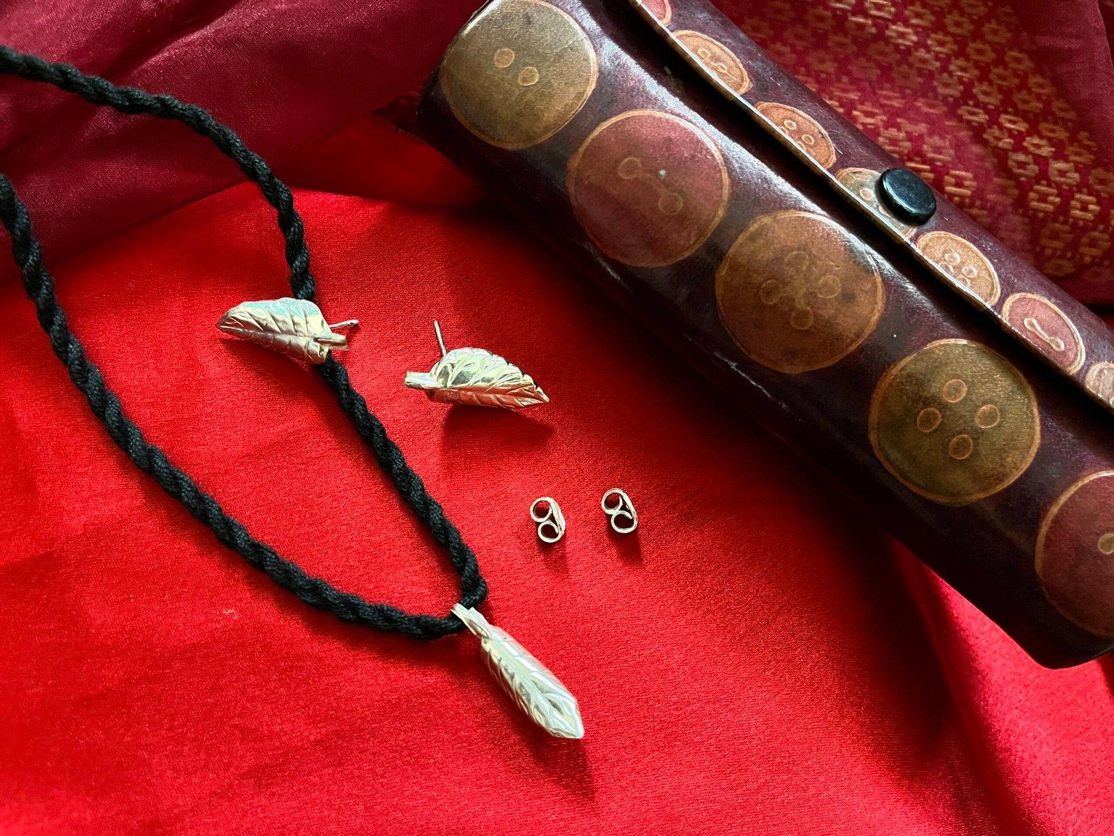 Elegant Spring Fall Twisted leaf set view 3