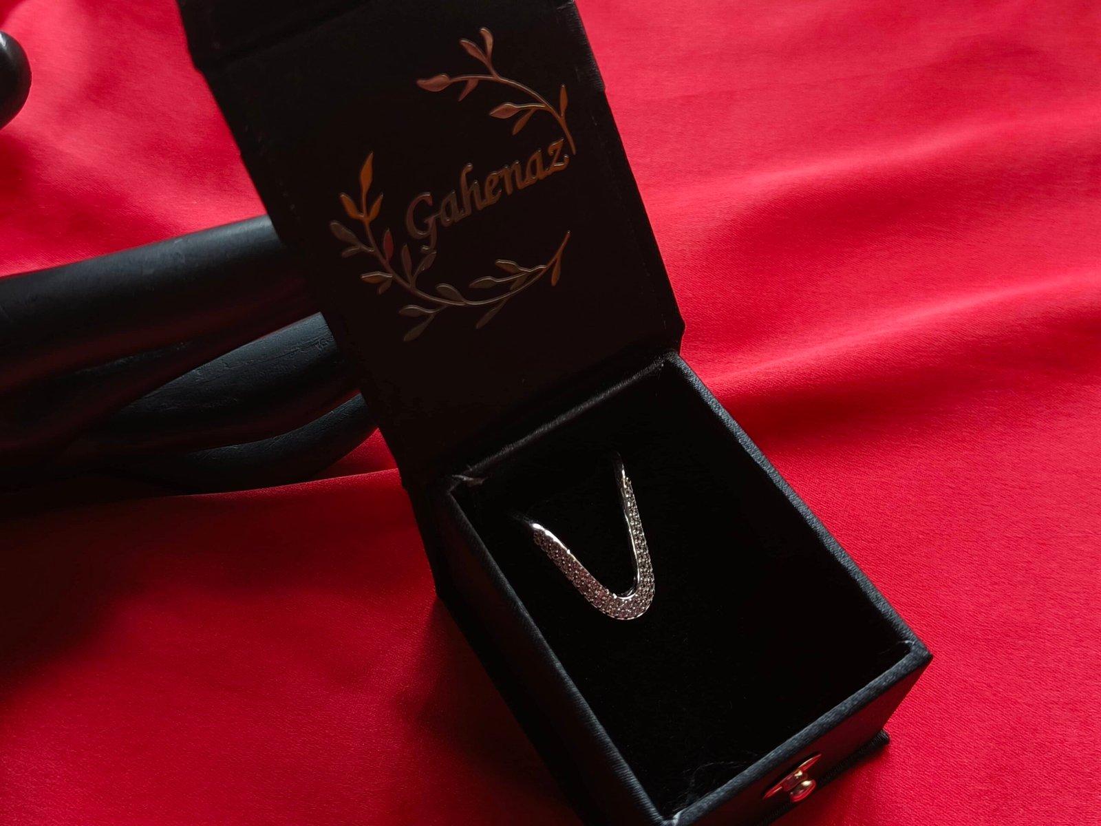 Ellie V Shape Finger Ring