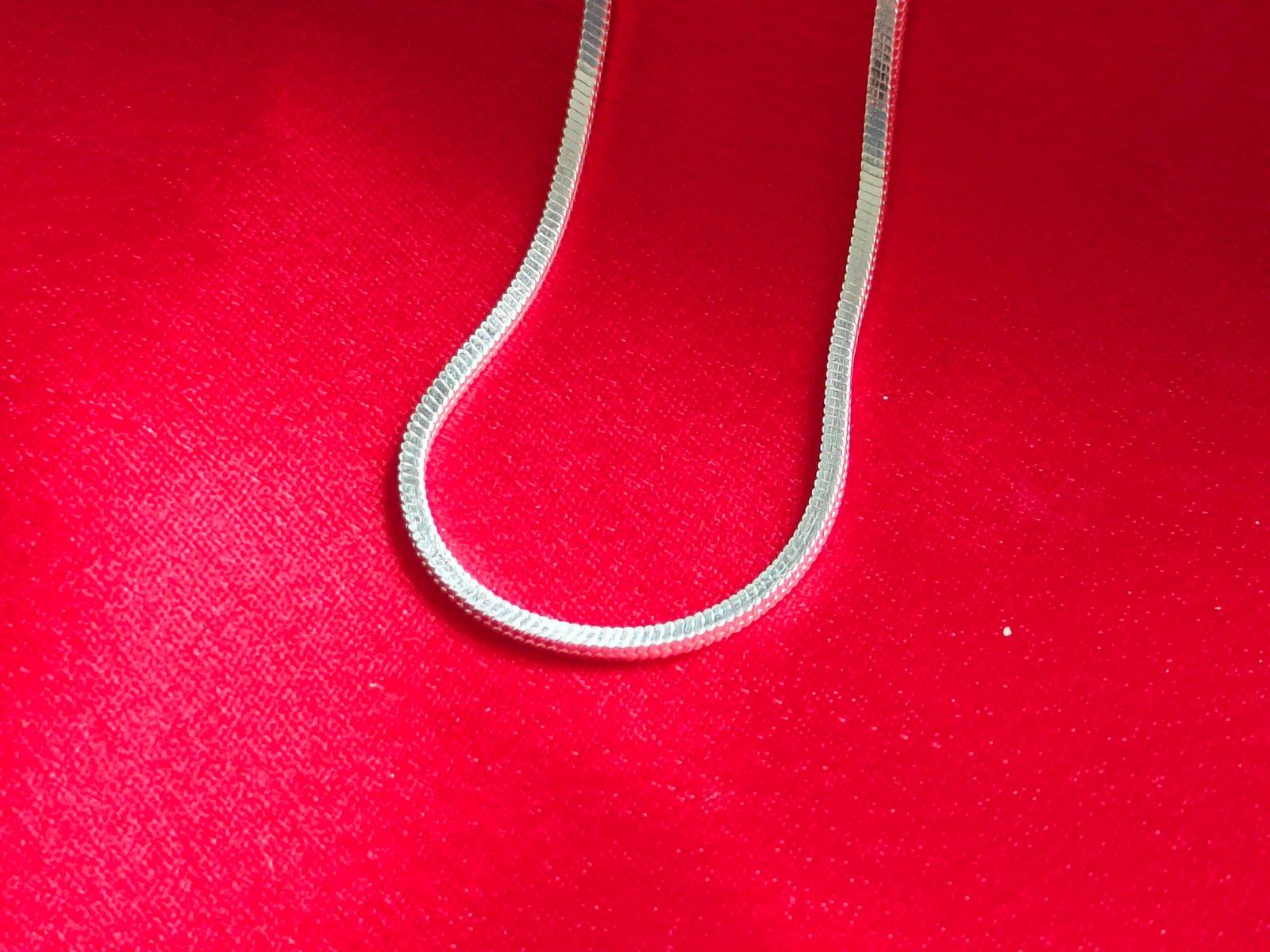 Gahenaz Silver Herringbone Chain view 3