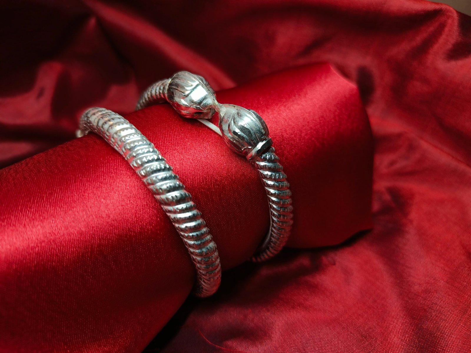 Gahenaz Silver Lotus Bala / Vintage Bangle 2.5 view 2