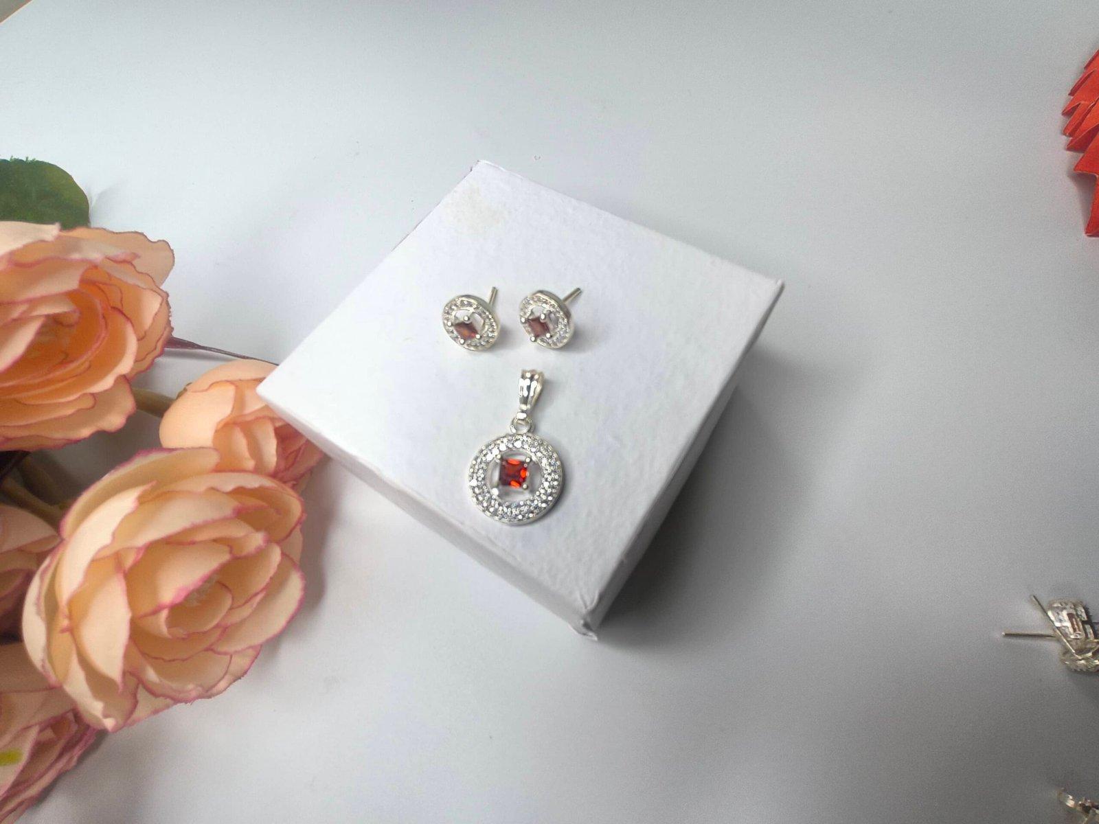 Jesica pendant Earrings Set view 3