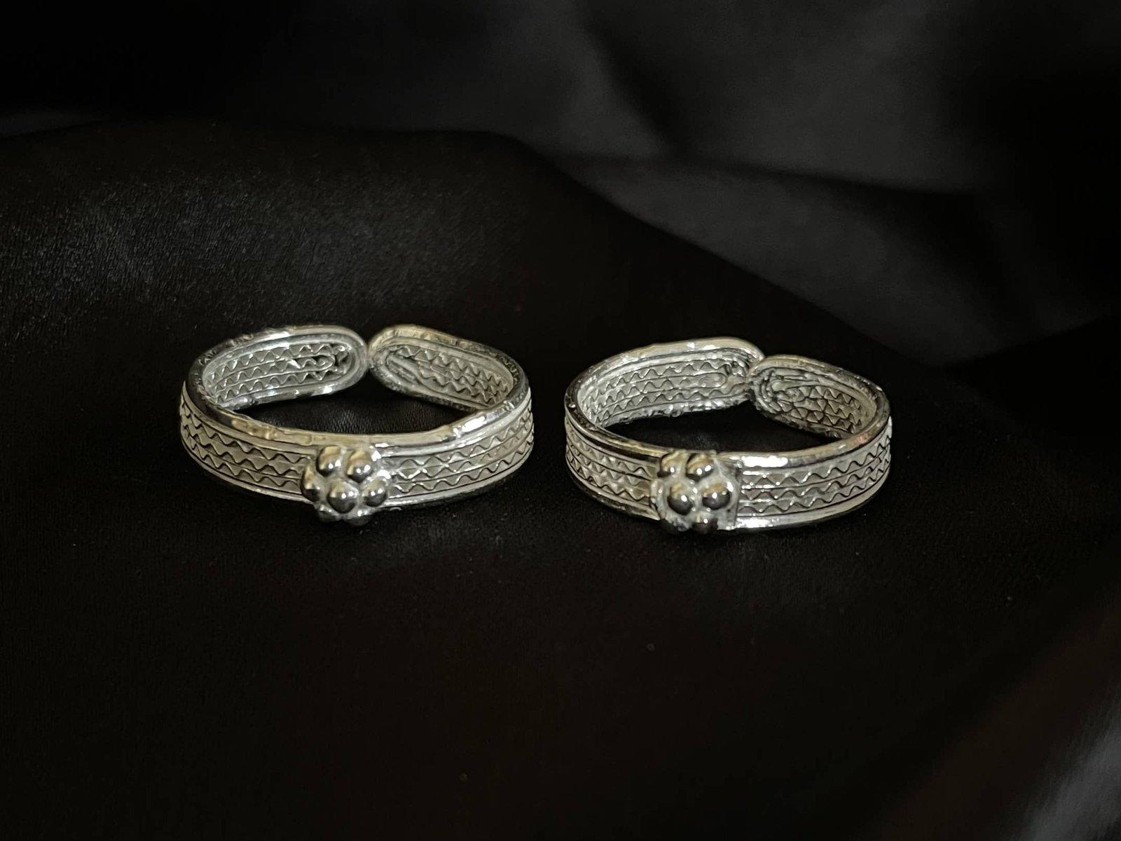 Kudi/Flower Toe Ring view 1