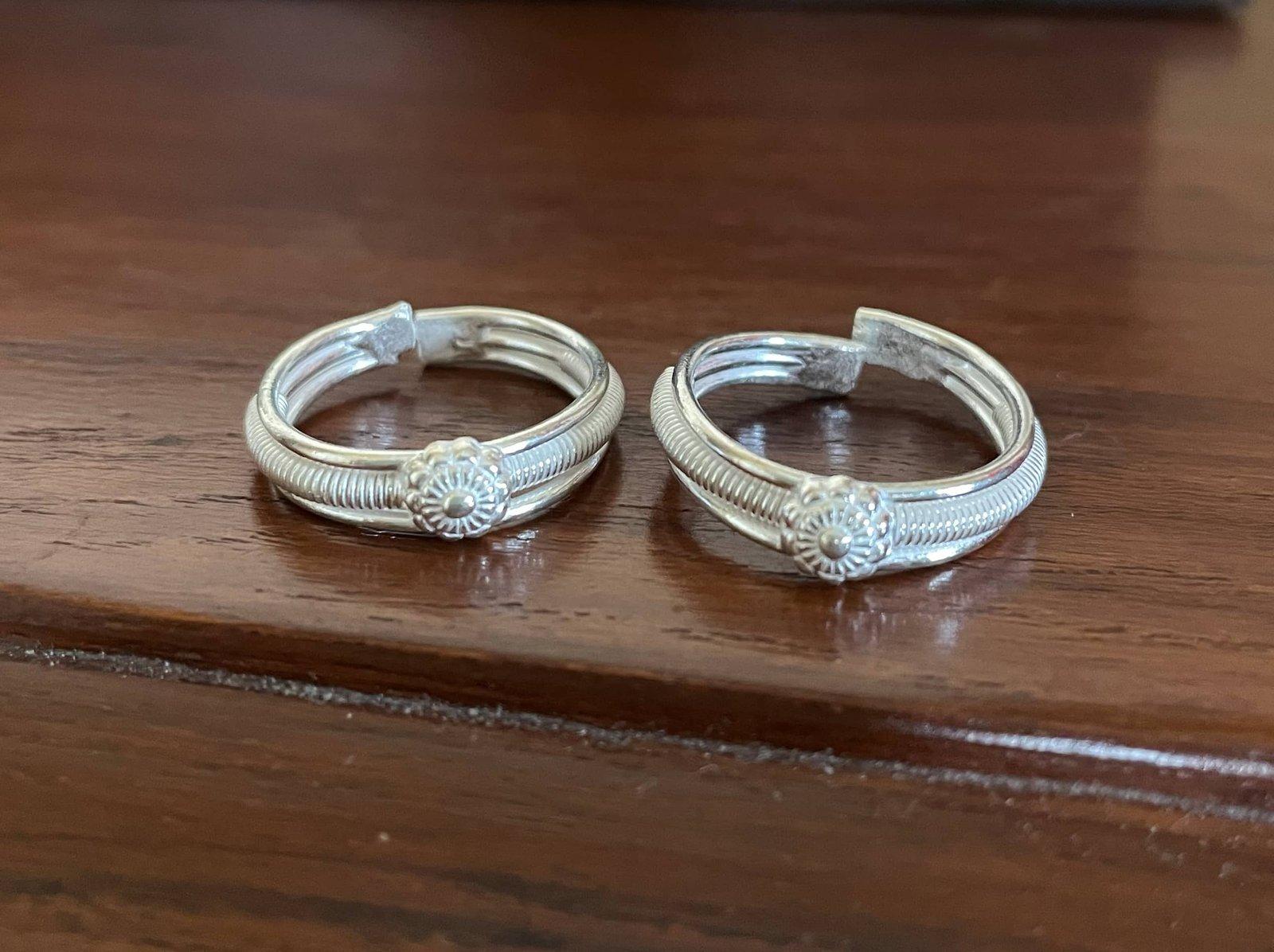 Kudi/Flower Toe Ring view 2