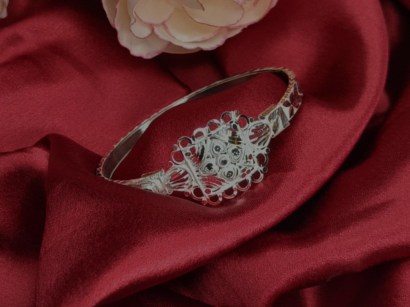 Maitrayee Box Noa / Loha 2.4 view 2