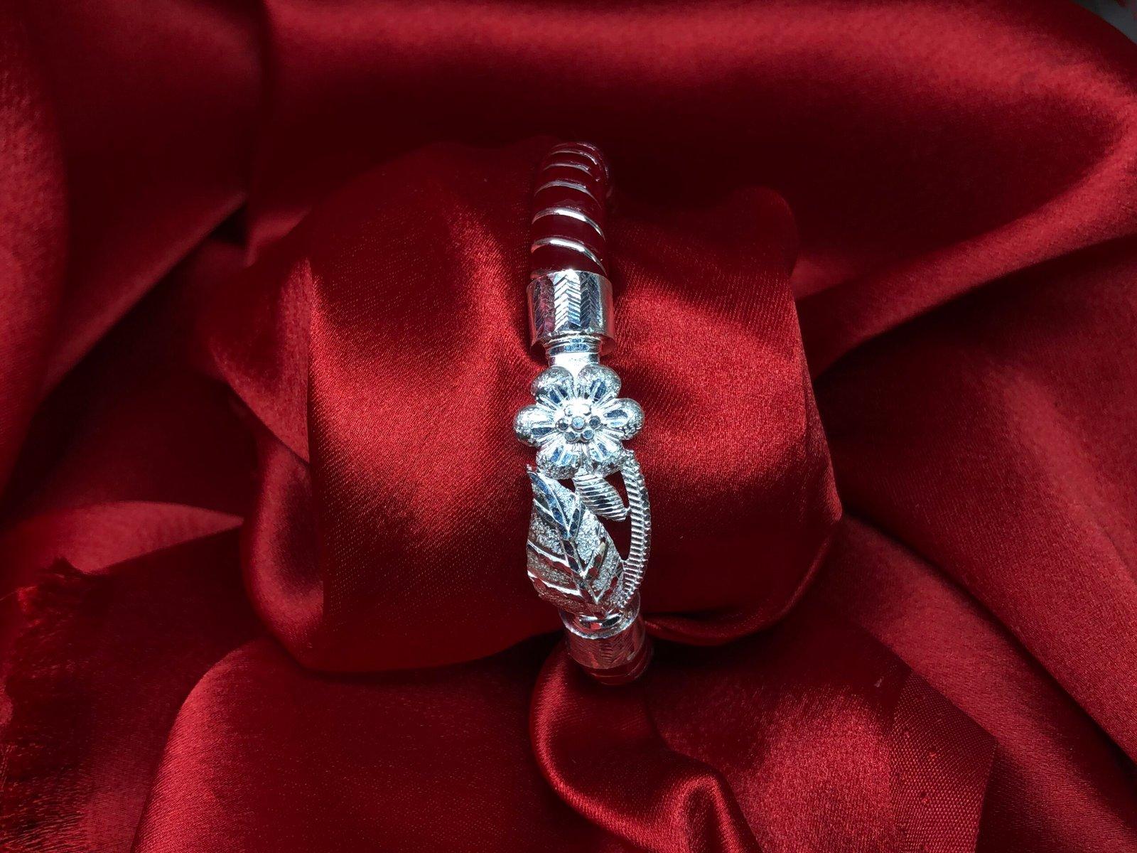 MonMohini Silver Pola/Pola Badhano Red 2.3 view 3