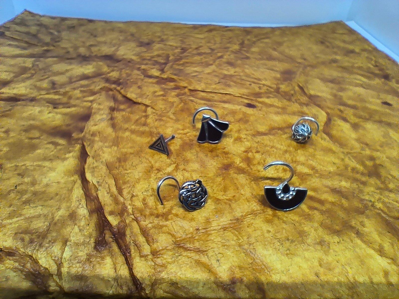 Rajni Nose Pin view 3