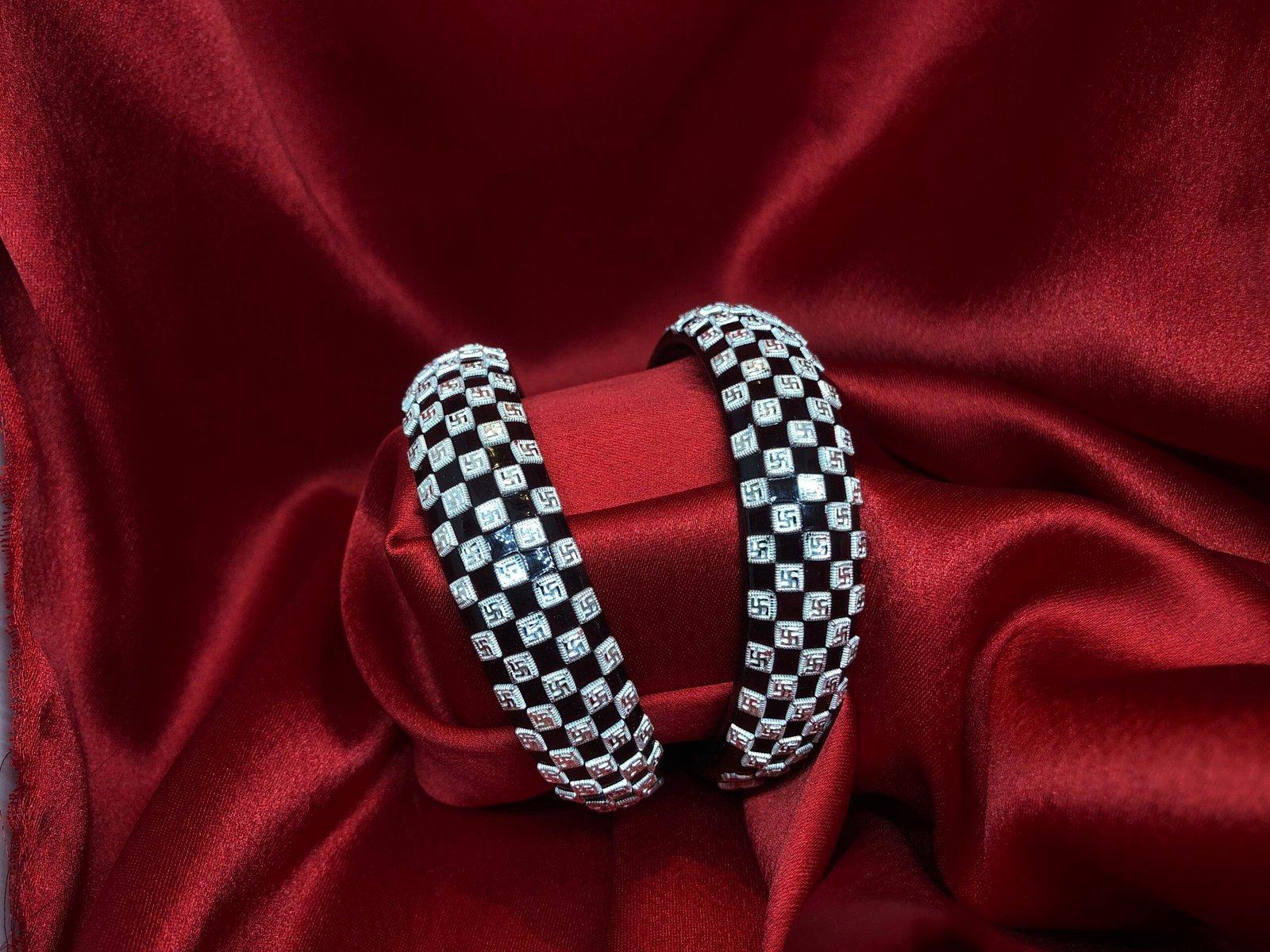 Swastik Pola Black 2.5