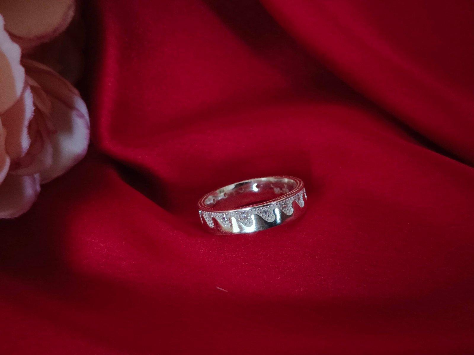 Swish Finger Ring view 2