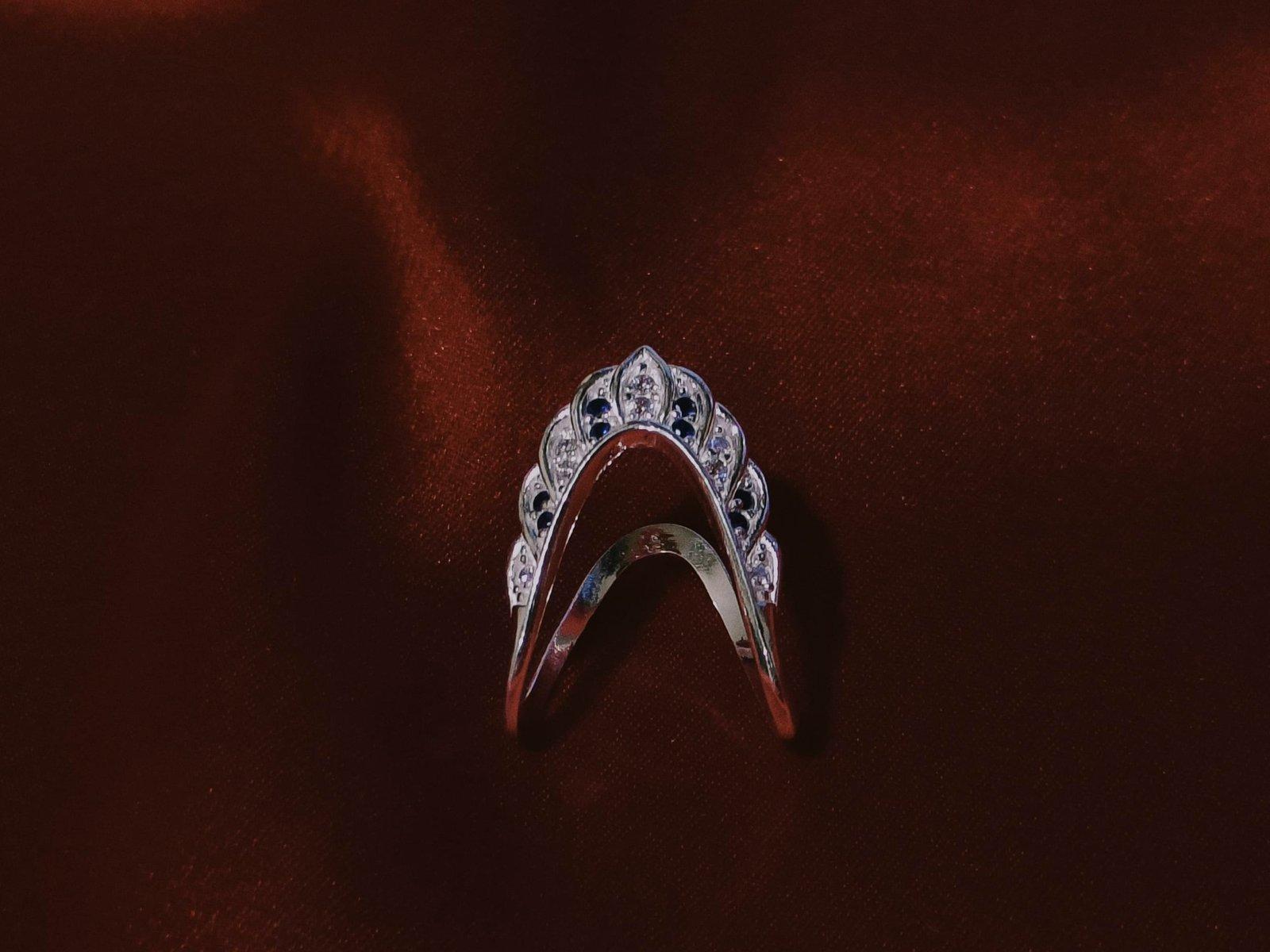 V Shape Daisy Finger Ring view 3